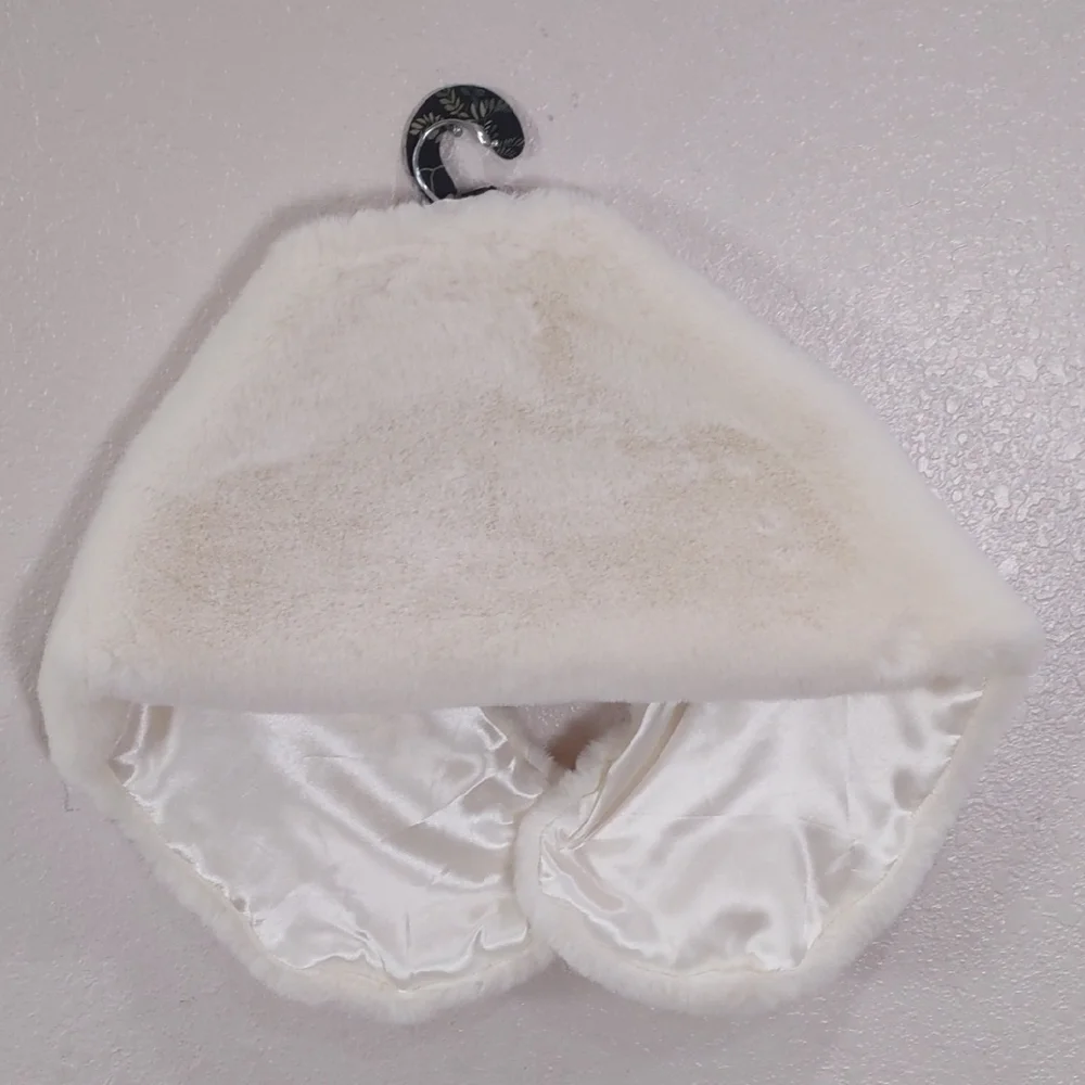 Christian Lacroix Cream Faux Fur Stole - Picture 10 of 17